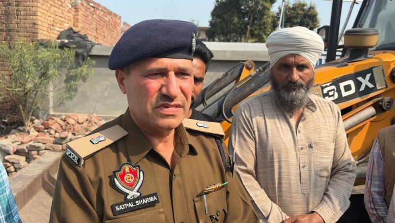 ਯੁੱਧ ਨਸ਼ਿਆਂ ਵਿਰੁੱਧ” ਮੁਹਿੰਮ ਤਹਿਤ ਸਿਵਲ ਅਤੇ ਜ਼ਿਲਾ ਪੁਲਿਸ ਮਾਲੇਰਕੋਟਲਾ ਵੱਲੋਂ ਨਸ਼ਾ ਤਸਕਰ ਦੀ ਗੈਰਕਾਨੂੰਨੀ ਜਾਇਦਾਦ ਢਾਹ ਢੇਰੀ