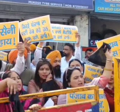 ਲੁਧਿਆਣਾ ‘ਚ ਹਰਿਆਣਾ ਦੇ ਮੁੱਖ ਮੰਤਰੀ ਸੈਣੀ ਦਾ ਕਾਲੇ ਝੰਡਿਆਂ ਨਾਲ ਸਵਾਗਤ: ‘ਆਪ’ ਨੇ ਭਾਜਪਾ ਨੂੰ ਦੱਸਿਆ ‘ਪੰਜਾਬ ਵਿਰੋਧੀ’