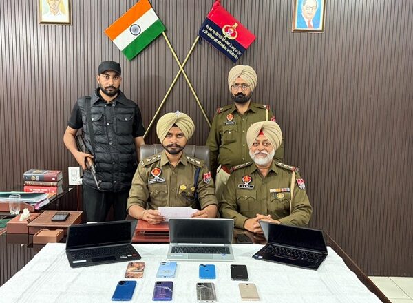 ਮਾਲੇਰਕੋਟਲਾ ਪੁਲਿਸ ਵੱਲੋਂ 8 ਮੋਬਾਇਲ ਤੇ 3 ਲੈਪਟਾਪ ਚੋਰੀ ਮਾਮਲੇ ਵਿੱਚ ਦੋ ਦੋਸ਼ੀ ਗ੍ਰਿਫਤਾਰ