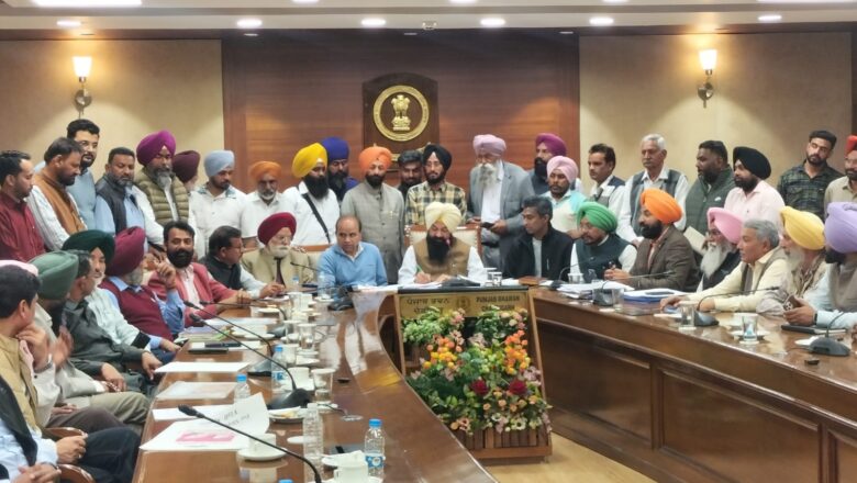 ਜਸਵੀਰ ਸਿੰਘ ਗੜ੍ਹੀ ਨੇ ਪੰਜਾਬ ਦੀਆਂ ਸਮੂਹ ਐਸ.ਸੀ. ਮੁਲਾਜਮ ਜਥੇਬੰਦੀਆਂ ਦੀਆਂ ਮੁਸ਼ਕਲਾਂ ਸੁਣੀਆਂ