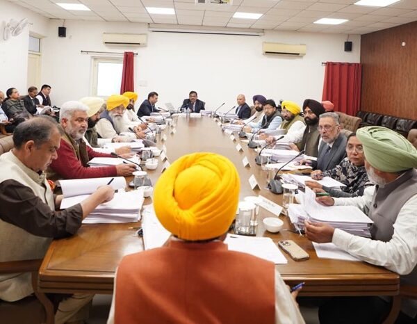 ਮੁੱਖ ਮੰਤਰੀ ਭਗਵੰਤ ਸਿੰਘ ਮਾਨ ਦੀ ਅਗਵਾਈ ਵਿੱਚ ਵਜ਼ਾਰਤ ਵੱਲੋਂ ‘ਪੰਜਾਬ ਸਰਕਾਰ ਖੁਰਾਕ ਪ੍ਰੋਗਰਾਮ’ ਦੇ ਇਤਿਹਾਸਕ ਫੈਸਲੇ ਨੂੰ ਹਰੀ ਝੰਡੀ, ਐਨ.ਐਫ.ਐਸ.ਏ. ਅਧੀਨ 40 ਲੱਖ ਪਰਿਵਾਰਾਂ ਨੂੰ ਕਣਕ, ਦਾਲ, ਖੰਡ, ਤੇਲ ਅਤੇ ਲੂਣ ਮਿਲੇਗਾ