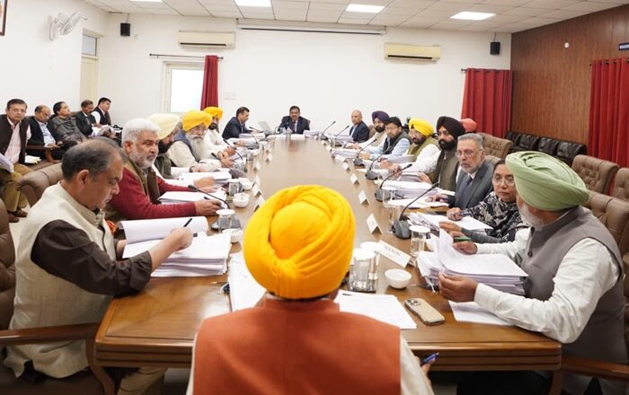 ਮੁੱਖ ਮੰਤਰੀ ਭਗਵੰਤ ਸਿੰਘ ਮਾਨ ਦੀ ਅਗਵਾਈ ਵਿੱਚ ਵਜ਼ਾਰਤ ਵੱਲੋਂ ‘ਪੰਜਾਬ ਸਰਕਾਰ ਖੁਰਾਕ ਪ੍ਰੋਗਰਾਮ’ ਦੇ ਇਤਿਹਾਸਕ ਫੈਸਲੇ ਨੂੰ ਹਰੀ ਝੰਡੀ, ਐਨ.ਐਫ.ਐਸ.ਏ. ਅਧੀਨ 40 ਲੱਖ ਪਰਿਵਾਰਾਂ ਨੂੰ ਕਣਕ, ਦਾਲ, ਖੰਡ, ਤੇਲ ਅਤੇ ਲੂਣ ਮਿਲੇਗਾ