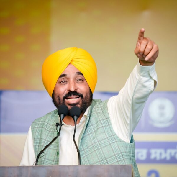 ਅਕਾਲੀ ਅਤੇ ਕਾਂਗਰਸ ਸਰਕਾਰਾਂ ਨੇ ਪੰਜਾਬ ਦੇ ਬੱਚਿਆਂ ਨੂੰ ਜਾਣ-ਬੁੱਝ ਕੇ ਅਨਪੜ੍ਹ ਰੱਖਿਆ: ਭਗਵੰਤ ਮਾਨ