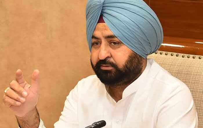 ਕੇਜਰੀਵਾਲ ਅਤੇ ਸਿਸੋਦੀਆ ਨੂੰ ਮਿਲੀ ਕਲੀਨ ਚਿੱਟ, ਇਮਾਨਦਾਰ ਰਾਜਨੀਤੀ ਦੀ ਜਿੱਤ: ਹਰਦੀਪ ਸਿੰਘ ਮੁੰਡੀਆਂ