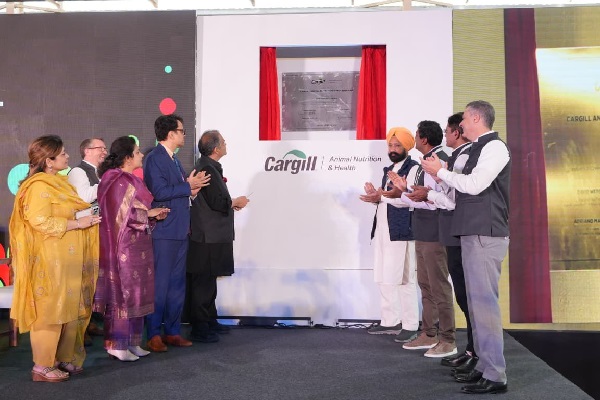 ਪੰਜਾਬ ਦੀ ਡੇਅਰੀ ਅਤੇ ਖੇਤੀਬਾੜੀ ਆਰਥਿਕਤਾ ਲਈ ਵੱਡੀ ਪੁਲਾਂਘ; ਭਗਵੰਤ ਮਾਨ ਸਰਕਾਰ ਨੇ ਕਾਰਗਿਲ ਕੰਪਨੀ ਦਾ ਦੱਖਣੀ ਏਸ਼ੀਆ ਦਾ ਸਭ ਤੋਂ ਵੱਡਾ 300 ਕਰੋੜ ਰੁਪਏ ਦਾ ਪਸ਼ੂ ਚਾਰਾ ਪਲਾਂਟ ਕੀਤਾ ਸ਼ੁਰੂ