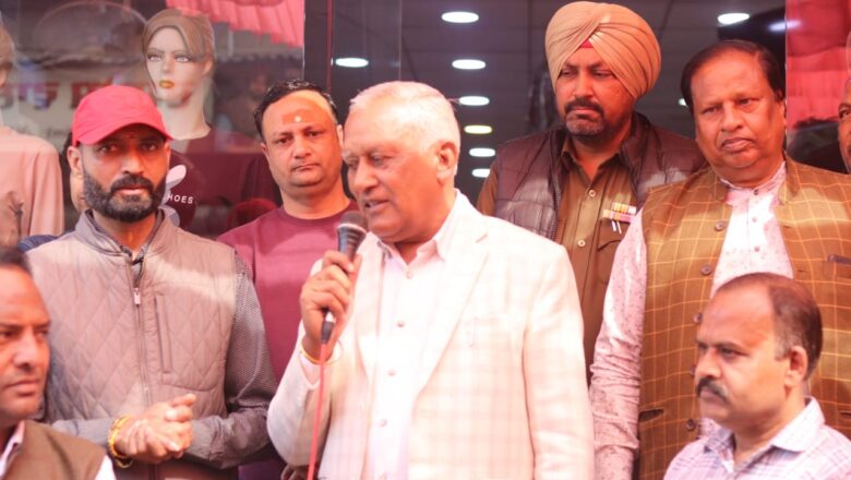 ਕੈਬਨਿਟ ਮੰਤਰੀ ਬਰਿੰਦਰ ਕੁਮਾਰ ਗੋਇਲ ਵੱਲੋਂ ਮਹਾਂਸ਼ਿਵਰਾਤਰੀ ਸਮਾਗਮਾਂ ਵਿੱਚ ਸ਼ਿਰਕਤ; ਲੋਕਾਂ ਨੂੰ ਦਿੱਤੀਆਂ ਵਧਾਈਆਂ