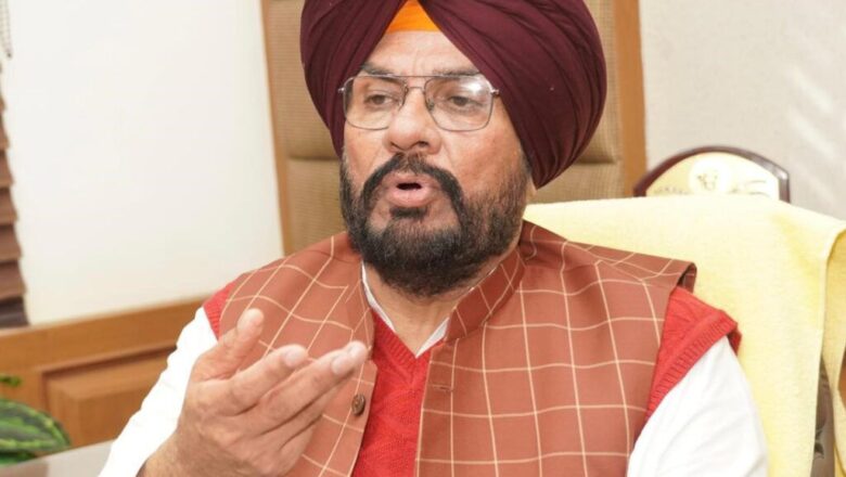 ਬਟਾਲਾ ਵਿੱਚ ਹੈਰੋਇਨ ਲੈਂਦੇ ਫੜੇ ਗਏ ਕਾਂਗਰਸੀ ਆਗੂ ਨੇ ਪਾਰਟੀ ਦਾ ਅਸਲੀ ਚਿਹਰਾ ਕੀਤਾ ਬੇਨਕਾਬ: ਕੁਲਦੀਪ ਸਿੰਘ ਧਾਲੀਵਾਲ