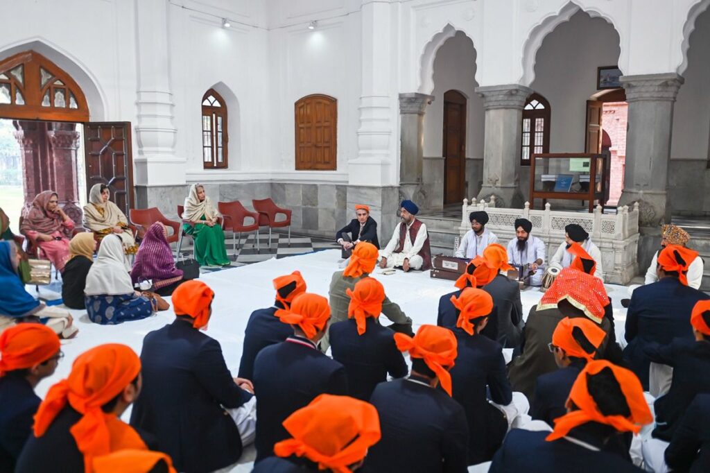 Lahor kirtan