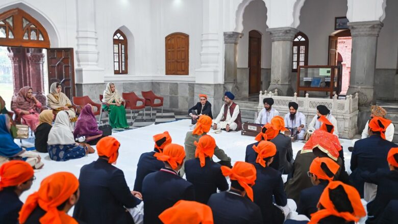 ਐਚਿਸਨ ਕਾਲਜ ਲਾਹੌਰ ਦੇ ਗੁਰਦੁਆਰਾ ਸਾਹਿਬ ‘ਚ 80 ਸਾਲਾਂ ਬਾਅਦ ਹੋਈ ਸਿੱਖ ਅਰਦਾਸ ਤੇ ਸ਼ਬਦ ਕੀਰਤਨ