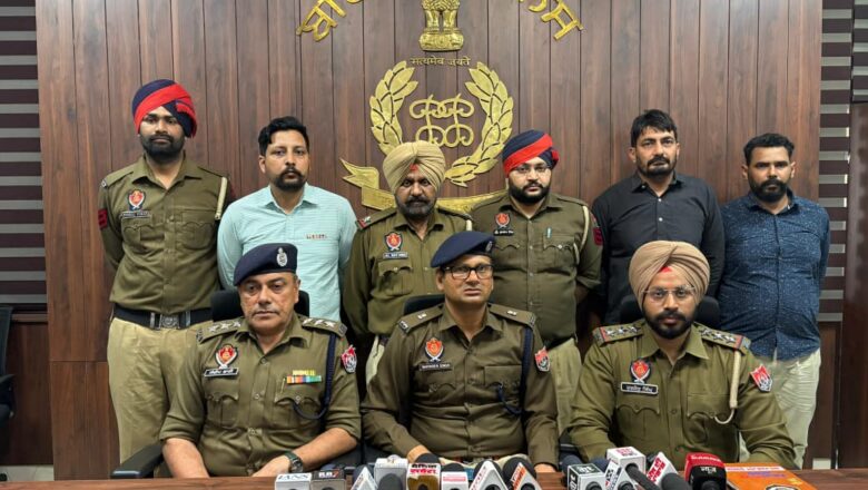 ਬਠਿੰਡਾ ਪੁਲਿਸ ਨੇ ਦੋ ਵਿਅਕਤੀਆਂ ਨੂੰ 8,27,600 ਪਰੇਗਾਬਾਲਨ ਕੈਪਸੂਲ ਆਈ.ਪੀ 300 ਐੱਮ.ਜੀ, 20000 ਟਰਾਮਾਡੋਲ ਗੋਲੀਆਂ ਸਮੇਤ ਦਬੋਚਿਆ।