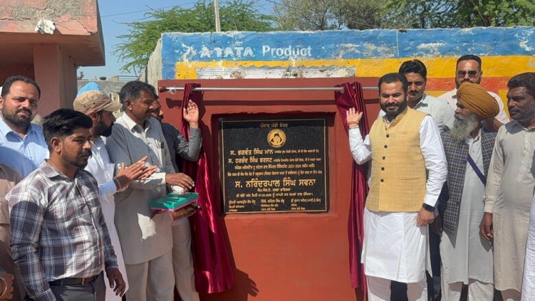 ਵਿਧਾਇਕ ਫਾਜ਼ਿਲਕਾ ਨੇ 9.12 ਕਰੋੜ ਰੁਪਏ ਨਾਲ ਚੌੜੀਆਂ ਹੋਣ ਵਾਲੀਆਂ ਸੜਕਾਂ ਦੇ ਨੀਂਹ ਪੱਥਰ ਰੱਖ ਕੇ ਕੰਮ ਦੀ ਕਰਵਾਈ ਸ਼ੁਰੂਆਤ