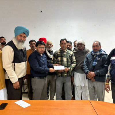 ਐਨ.ਆਰ.ਆਈ ਮੰਤਰੀ ਮੰਤਰੀ ਡਾ. ਰਵਜੋਤ ਨੇ ਤਿੰਨ  ਗ੍ਰਾਮ ਪੰਚਾਇਤਾਂ ਨੂੰ ਦਿੱਤੇ 17 ਲੱਖ ਰੁਪਏ ਦੇ ਚੈਕ