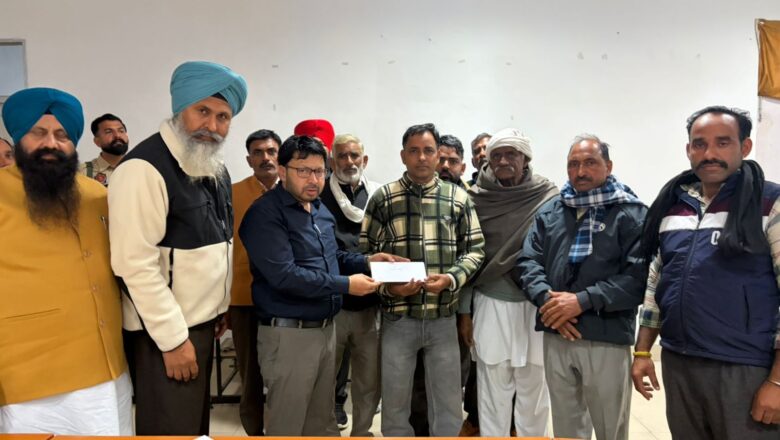 ਐਨ.ਆਰ.ਆਈ ਮੰਤਰੀ ਮੰਤਰੀ ਡਾ. ਰਵਜੋਤ ਨੇ ਤਿੰਨ ਗ੍ਰਾਮ ਪੰਚਾਇਤਾਂ ਨੂੰ ਦਿੱਤੇ 17 ਲੱਖ ਰੁਪਏ ਦੇ ਚੈਕ