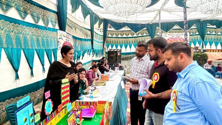 ਜ਼ਿਲ੍ਹਾ ਪੱਧਰੀ ਐਜੂਕੇਸ਼ਨਲ ਰੌਕਸਟਾਰ ਅਚੀਵਰਜ਼ ਅਵਾਰਡ ਸਿੱਖਣ ਸਿਖਾਉਣ ਸਮੱਗਰੀ ਮੁਕਾਬਲੇ ਕਰਵਾਏ ਗਏ