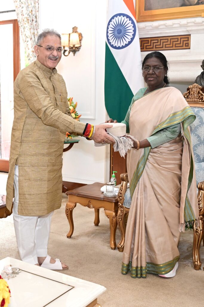 Governor calls on President (3)