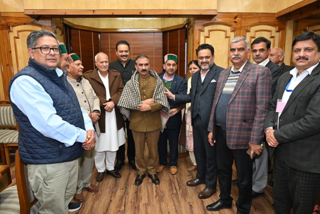 Kangra MLAs felicitate Cm (2)