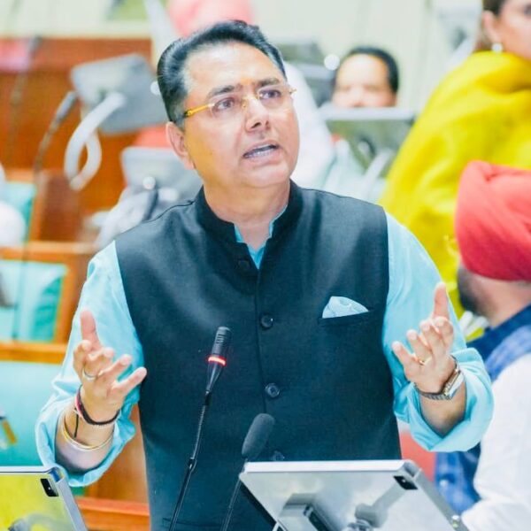 ਅਮਨ ਅਰੋੜਾ ਵੱਲੋਂ ਬੱਚਿਆਂ ਦੀ ਸੁਰੱਖਿਆ ਲਈ ਉਮਰ ਦੇ ਆਧਾਰ ‘ਤੇ ਸੋਸ਼ਲ ਮੀਡੀਆ ਦੀ ਵਰਤੋਂ ਸਬੰਧੀ ਨਿਯਮ ਬਣਾਉਣ ਦੀ ਵਕਾਲਤ