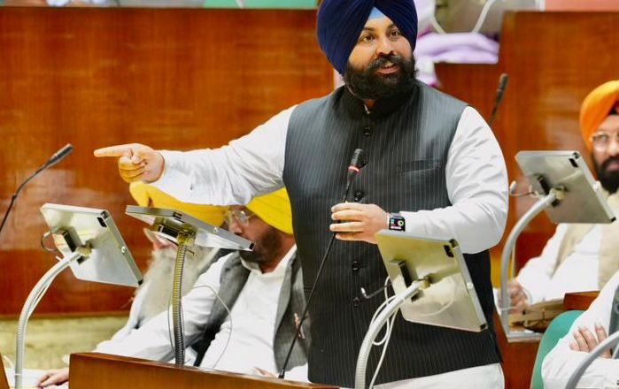 ਹਰਜੋਤ ਸਿੰਘ ਬੈਂਸ ਨੇ ਵਿੱਤ ਮੰਤਰੀ ਚੀਮਾ ਵਿਰੁੱਧ ਅਪਮਾਨਜਨਕ ਟਿੱਪਣੀ ਕਰਨ ‘ਤੇ ਸੁਖਪਾਲ ਖਹਿਰਾ ਨੂੰ ਕਰੜੇ ਹੱਥੀਂ ਲਿਆ