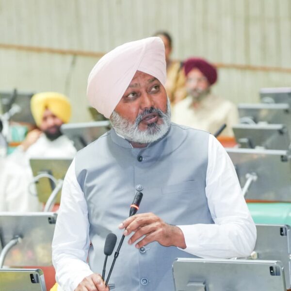 ਕਾਂਗਰਸੀ ਵਿਧਾਇਕ ਵੱਲੋਂ ਸਪੀਕਰ, ਮੰਤਰੀਆਂ ਅਤੇ ‘ਆਪ’ ਵਿਧਾਇਕਾਂ ਨੂੰ ‘ਬੰਧੂਆ ਮਜ਼ਦੂਰ’ ਕਹਿਣਾ ਸੰਵਿਧਾਨ ਅਤੇ ਲੋਕ ਫਤਵੇ ਦਾ ਅਪਮਾਨ: ਹਰਪਾਲ ਸਿੰਘ ਚੀਮਾ