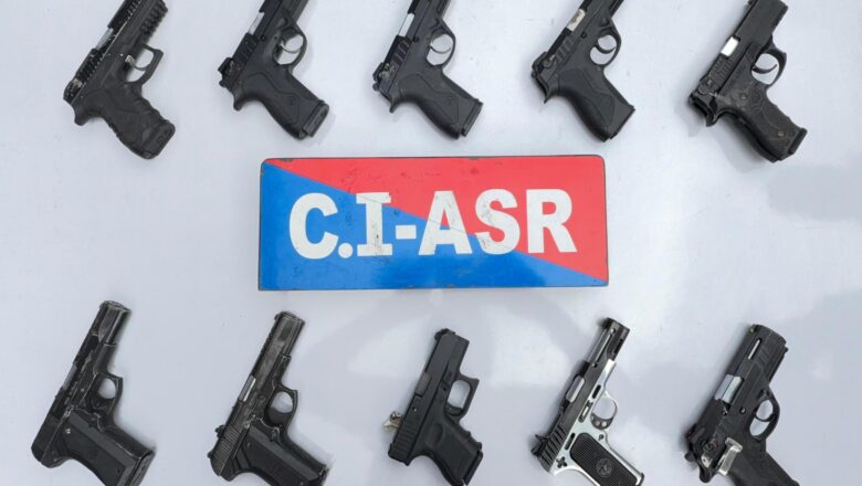 ਅੰਮ੍ਰਿਤਸਰ ਵਿੱਚ ਸਰਹੱਦ ਪਾਰੋਂ ਚੱਲ ਰਹੇ ਗੈਰ-ਕਾਨੂੰਨੀ ਹਥਿਆਰ ਤਸਕਰੀ ਮਾਡਿਊਲ ਨਾਲ ਜੁੜੇ ਦੋ ਵਿਅਕਤੀ ਕਾਬੂ; 10 ਆਧੁਨਿਕ ਪਿਸਤੌਲ ਬਰਾਮਦ