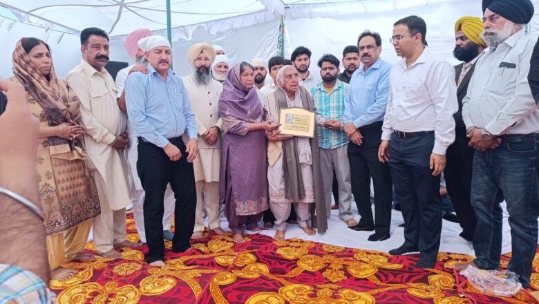 ਏ.ਡੀ.ਜੀ.ਪੀ ਪੰਜਾਬ, ਐੱਮ ਐੱਫ ਫਾਰੂਕੀ ਅਤੇ ਐਡਵੋਕੇਟ ਜਗਰੂਪ ਸਿੰਘ ਸੇਖਵਾਂ ਸਮੇਤ ਵੱਖ-ਵੱਖ ਸਖਸ਼ੀਅਤਾਂ ਵਲੋਂ ਸ਼ਰਧਾ ਦੇ ਫੁੱਲ ਭੇਂਟ