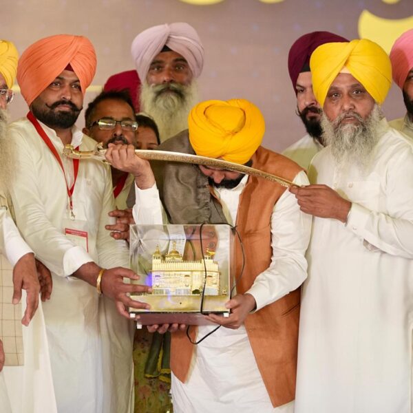 ’ਆਪ’ ਸਰਕਾਰ ਲੰਬੇ ਸਮੇਂ ਤੋਂ ਅੱਖੋਂ ਪਰੋਖੇ ਰਹੇ ਸਰਹੱਦੀ ਖੇਤਰਾਂ ਵਿੱਚ ਸੜਕਾਂ, ਨੌਕਰੀਆਂ ਅਤੇ ਨਾਗਰਿਕ ਸੇਵਾਵਾਂ ਪ੍ਰਦਾਨ ਕਰਕੇ ਨੁਹਾਰ ਬਦਲਣ ਲਈ ਵਚਨਬੱਧ: ਮੁੱਖ ਮੰਤਰੀ ਭਗਵੰਤ ਸਿੰਘ ਮਾਨ