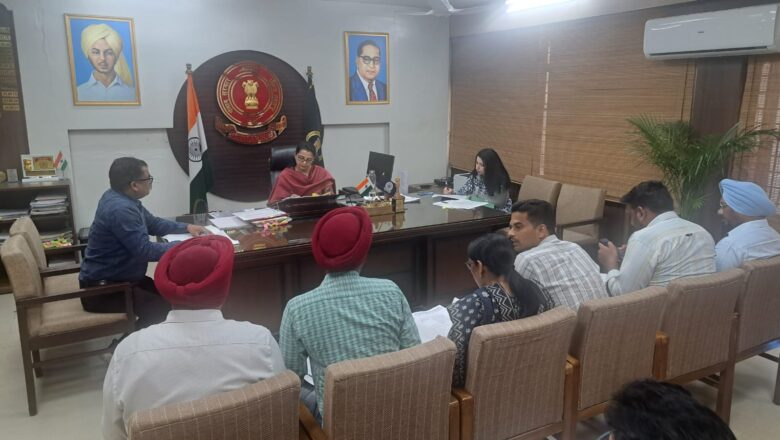 ਡੀਸੀ ਨਵਜੋਤ ਕੌਰ ਵੱਲੋਂ ਮੁੱਖ ਮੰਤਰੀ ਸਿਹਤ ਯੋਜਨਾ ਦੀ ਪ੍ਰਗਤੀ ਦਾ ਜਾਇਜ਼ਾ