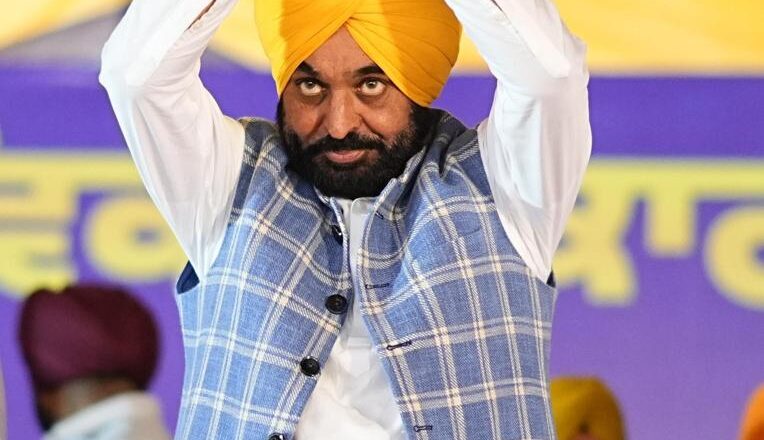 ਅਸੀਂ ਸਰਕਾਰੀ ਸਕੂਲਾਂ ਦੇ ਅਧਿਆਪਕਾਂ ਨੂੰ ਸਿਖਲਾਈ ਲਈ ਵਿਦੇਸ਼ ਭੇਜ ਰਹੇ ਹਾਂ ਤਾਂ ਜੋ ਸਾਡੇ ਬੱਚਿਆਂ ਨੂੰ ਪੜ੍ਹਨ ਲਈ ਵਿਦੇਸ਼ ਨਾ ਜਾਣਾ ਪਵੇ: ਮੁੱਖ ਮੰਤਰੀ ਭਗਵੰਤ ਸਿੰਘ ਮਾਨ