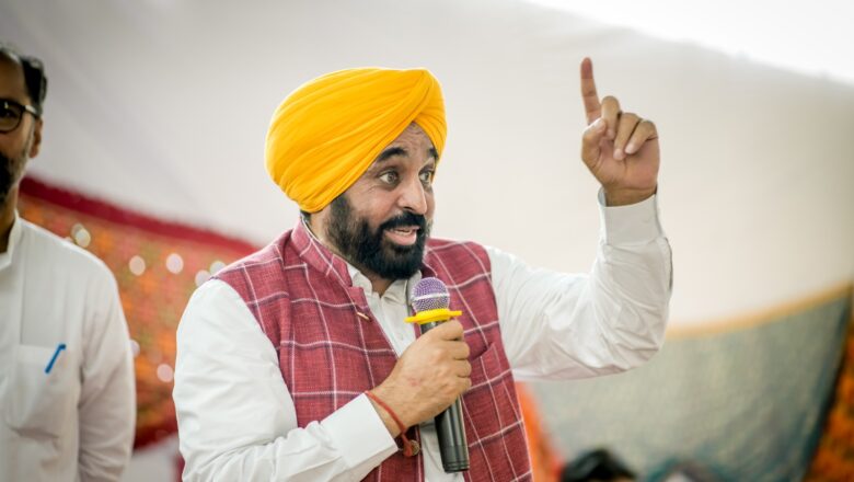 ਨਸ਼ਿਆਂ ਦਾ ਸਫਾਇਆ ਕਰਨ ਦੇ ਨਾਲ-ਨਾਲ ਅਸੀਂ ਨੌਜਵਾਨਾਂ ਨੂੰ 63000 ਤੋਂ ਵੱਧ ਸਰਕਾਰੀ ਨੌਕਰੀਆਂ ਦੇ ਕੇ ਬੇਰੁਜ਼ਗਾਰੀ ’ਤੇ ਵੀ ਕਾਬੂ ਪਾ ਰਹੇ ਹਾਂ : ਮੁੱਖ ਮੰਤਰੀ ਭਗਵੰਤ ਸਿੰਘ ਮਾਨ