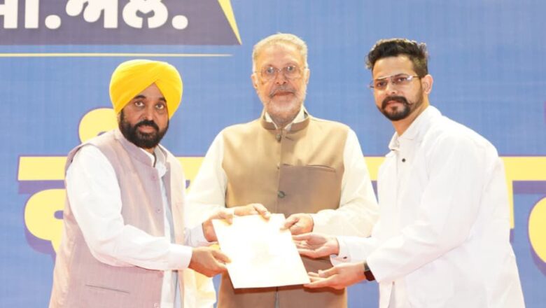 ਪਿਛਲੀਆਂ ਸਰਕਾਰਾਂ ਨੇ ਦਹਾਕੇ ਤੋਂ ਵੱਧ ਸਮੇਂ ਤੱਕ ਨੌਜਵਾਨਾਂ ਨੂੰ ਨੌਕਰੀਆਂ ਤੋਂ ਵਾਂਝਾ ਰੱਖਿਆ, ‘ਆਪ` ਸਰਕਾਰ ਨੇ ਸਿਰਫ਼ ਚਾਰ ਸਾਲਾਂ ਵਿੱਚ ਮੈਰਿਟ ਦੇ ਆਧਾਰ ਉੱਤੇ ਬਿਨਾਂ ਰਿਸ਼ਵਤ ਤੋਂ 65,000 ਤੋਂ ਵੱਧ ਸਰਕਾਰੀ ਨੌਕਰੀਆਂ ਦਿੱਤੀਆਂ: ਮੁੱਖ ਮੰਤਰੀ ਭਗਵੰਤ ਸਿੰਘ ਮਾਨ