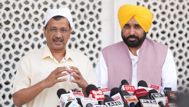 ਅਦਾਲਤ ਵੱਲੋਂ ਇਮਾਨਦਾਰੀ ਸਾਬਤ ਹੋਣ ਤੋਂ ਬਾਅਦ ਅਰਵਿੰਦ ਕੇਜਰੀਵਾਲ ਨੇ ਮੁੱਖ ਮੰਤਰੀ ਭਗਵੰਤ ਸਿੰਘ ਮਾਨ ਨਾਲ ਸੱਚਖੰਡ ਸ੍ਰੀ ਹਰਿਮੰਦਰ ਸਾਹਿਬ ਵਿਖੇ ਮੱਥਾ ਟੇਕਿਆ