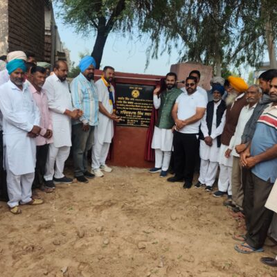 ਵਿਧਾਇਕ ਫਾਜ਼ਿਲਕਾ ਨੇ ਪਿੰਡ ਉਝਾਂ ਵਾਲੀ ਅਤੇ ਨਵਾਂ ਉਝਾਂ ਵਾਲੀ ਵਿਖੇ ਕਰੀਬ 37.43 ਲੱਖ ਨਾਲ ਸੀ.ਸੀ. ਫਲੋਰਿੰਗ ਸੜਕ ਦਾ ਨੀਂਹ ਪੱਥਰ ਰੱਖ ਕੇ ਕੰਮ ਦੀ ਕਰਵਾਈ ਸ਼ੁਰੂਆਤ