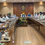 ਹਰਭਜਨ ਸਿੰਘ ਈ.ਟੀ.ਓ. ਵਲੋਂ ਲੋਕ ਨਿਰਮਾਣ ਵਿਭਾਗ ਵੱਲੋਂ ਬਣਵਾਈ ਜਾ ਰਹੀਆਂ ਸੜਕਾਂ ਦੀ ਪ੍ਰਗਤੀ ਸਬੰਧੀ ਸਮੀਖਿਆ ਮੀਟਿੰਗ