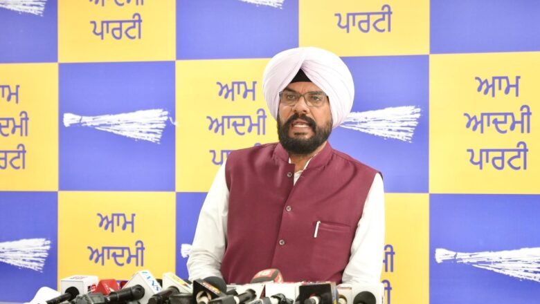 ਕੁਲਦੀਪ ਧਾਲੀਵਾਲ ਦਾ ਸੁਖਬੀਰ ਬਾਦਲ ‘ਤੇ ਤਿੱਖਾ ਹਮਲਾ, ਕਿਹਾ- ਗੈਂਗਸਟਰ ਭਜਾਉਣ ਦੀਆਂ ਗੱਲਾਂ ਕਰਨ ਵਾਲੇ ਖੁਦ ‘ਗੈਂਗਸਟਰ ਲਿਆਓ ਮੁਹਿੰਮ’ ਚਲਾ ਰਹੇ ਹਨ