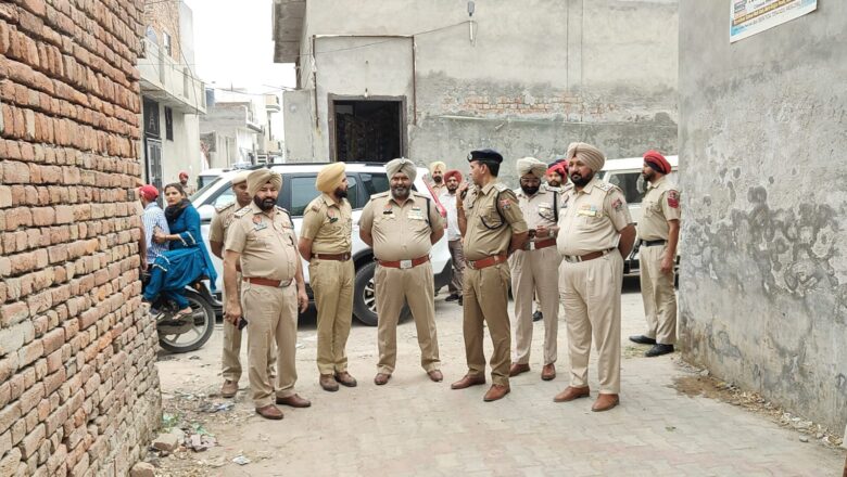 ‘ਯੁੱਧ ਨਸ਼ਿਆਂ ਵਿਰੁੱਧ’: ਸ੍ਰੀ ਮੁਕਤਸਰ ਸਾਹਿਬ ਵਿੱਚ ਨਸ਼ਾ ਤਸਕਰ ਵੱਲੋਂ ਗੈਰ ਕਾਨੂੰਨੀ ਤਰੀਕੇ ਨਾਲ ਬਣਾਈ ਇਮਾਰਤ ‘ਤੇ ਚੱਲਿਆ ਬੁਲਡੋਜ਼ਰ