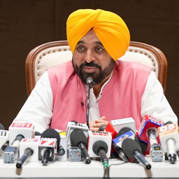 140 ਲੱਖ ਮੀਟਰਕ ਟਨ ਪੈਦਾਵਾਰ ਦੀ ਸੰਭਾਵਨਾ ਵਾਲੇ ਕਣਕ ਵਾਢੀ ਦਾ ਸੀਜ਼ਨ ਨੇੜੇ ਆਉਣ ‘ਤੇ ਪੰਜਾਬ ਨੇ ਤੇਲ ਸਪਲਾਈ ਦੀ ਫੌਰੀ ਮੰਗ ਚੁੱਕੀ, ਕੇਂਦਰ ਤੁਰੰਤ ਕਾਰਵਾਈ ਕਰੇ: ਮੁੱਖ ਮੰਤਰੀ ਭਗਵੰਤ ਸਿੰਘ ਮਾਨ