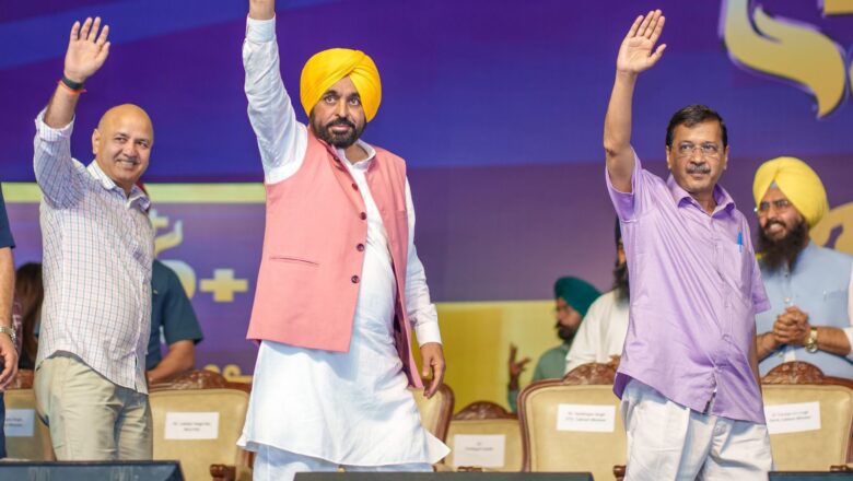 ਪੰਜਾਬ ਭਰ ਵਿੱਚ ‘ਸਿਹਤ ਕ੍ਰਾਂਤੀ’ ਨੇ ਪੈਰ ਪਸਾਰੇ; ਅਰਵਿੰਦ ਕੇਜਰੀਵਾਲ ਅਤੇ ਮੁੱਖ ਮੰਤਰੀ ਭਗਵੰਤ ਸਿੰਘ ਮਾਨ ਨੇ 109 ਆਮ ਆਦਮੀ ਕਲੀਨਿਕ ਲੋਕਾਂ ਨੂੰ ਕੀਤੇ ਸਮਰਪਿਤ