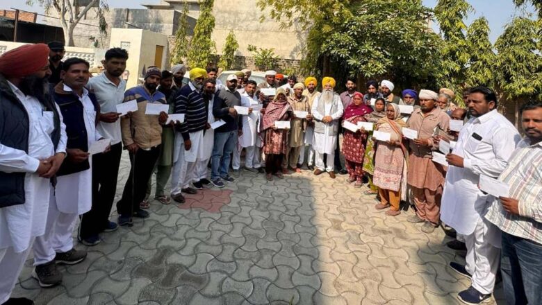 ਕੈਬਨਿਟ ਮੰਤਰੀ ਖੁੱਡੀਆਂ ਨੇ ਰਿਹਾਇਸ਼ ਯੋਜਨਾ ਤਹਿਤ 42 ਲੱਖ ਰੁਪਏ ਦੇ 35 ਲਾਭਪਾਤਰੀਆਂ ਨੂੰ ਚੈੱਕ ਵੰਡੇ