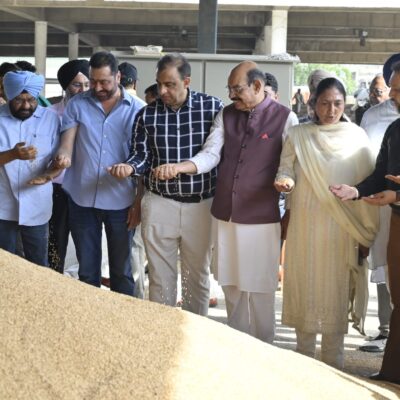 ਕੈਬਨਿਟ ਮੰਤਰੀ ਨੇ ਨਵੀਂ ਦਾਣਾ ਮੰਡੀ ’ਚ ਕਣਕ ਦੀ ਖ਼ਰੀਦ ਕਰਵਾਈ ਸ਼ੁਰੂ, ਕਿਸਾਨਾਂ ਨਾਲ ਕੀਤੀ ਗੱਲਬਾਤ