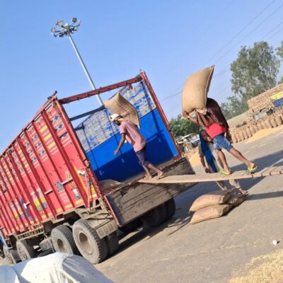 ਜ਼ਿਲ੍ਹੇ ਦੀਆਂ ਮੰਡੀਆਂ ‘ਚ ਹੁਣ ਤੱਕ 1,18,410 ਮੀਟ੍ਰਿਕ ਟਨ ਕਣਕ ਪਹੁੰਚੀ, 99,049 ਮੀਟ੍ਰਿਕ ਟਨ ਦੀ ਹੋਈ ਖਰੀਦ