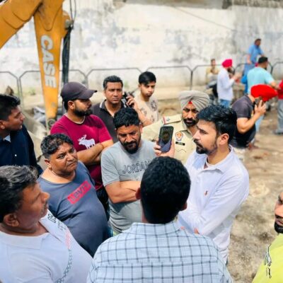 ਵਿਧਾਇਕ ਸ਼ੈਰੀ ਕਲਸੀ ਦੀ ਅਗਵਾਈ ਹੇਠ ਜੋਗੀਆਂ ਮੁਹੱਲਾ ਵਿਖੇ ਸੜਕਾਂ ਦੇ ਨਿਰਮਾਣ ਦੇ ਕੰਮ ਜੰਗੀ ਪੱਧਰ ‘ਤੇ ਜਾਰੀ