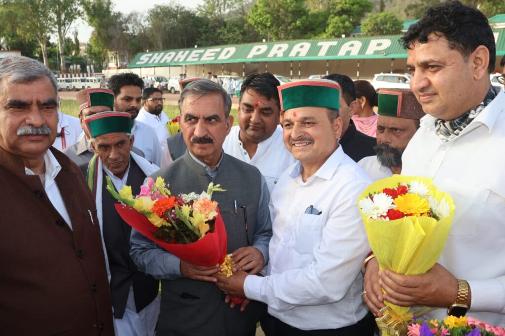 CM warm welcome on his arrival at SSB Ground Sapri in Kangra district (2)