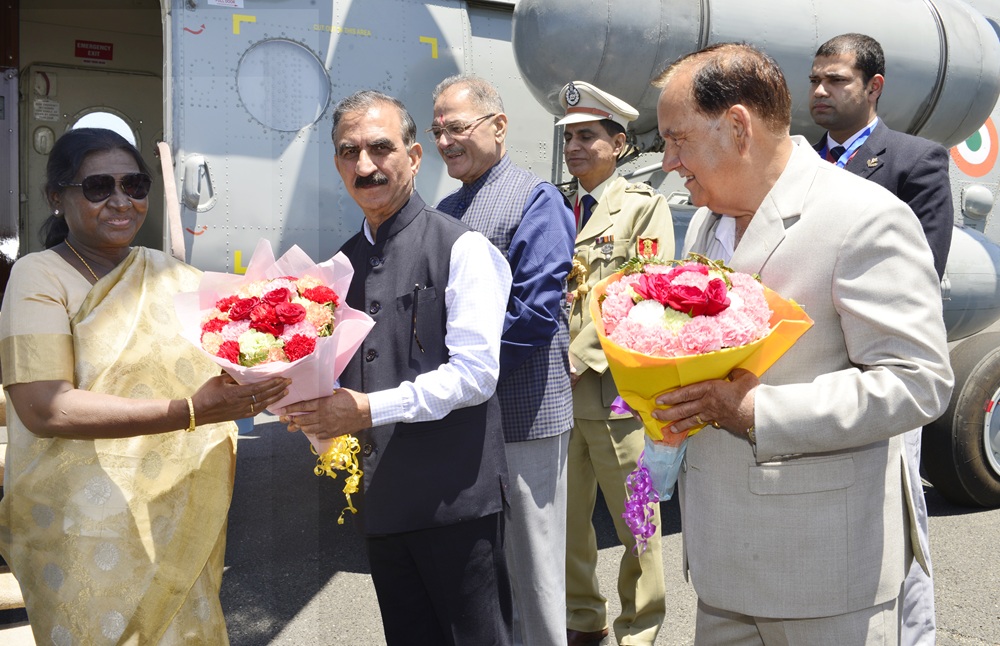 HCM welcomes Hon'ble President (1)