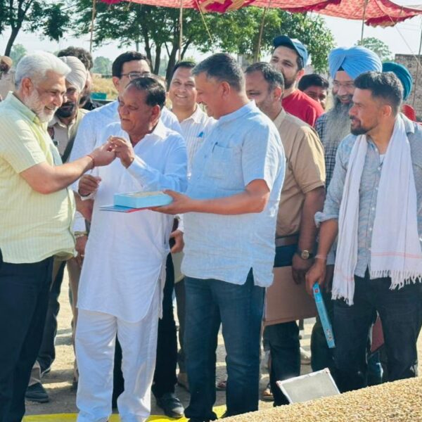  ਸ਼੍ਰੀ ਲਾਲ ਚੰਦ ਕਟਾਰੂਚੱਕ ਕੈਬਨਿਟ ਮੰਤਰੀ ਪੰਜਾਬ ਨੇ  ਸਰਨਾ ਦਾਨਾ ਮੰਡੀ (ਰਾਜਨ ਦੀ ਮੰਡੀ )ਵਿਖੇ ਕਣਕ ਦੀ ਖਰੀਦ ਕਰਵਾਈ ਸ਼ੁਰੂ