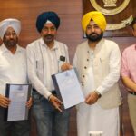 23 ਮਾਲ ਅਧਿਕਾਰੀ ਪਦਉੱਨਤ ਕੀਤੇ, ਹਰਦੀਪ ਸਿੰਘ ਮੁੰਡੀਆਂ ਨੇ ਸੌਂਪੇ ਤਰੱਕੀ ਪੱਤਰ
