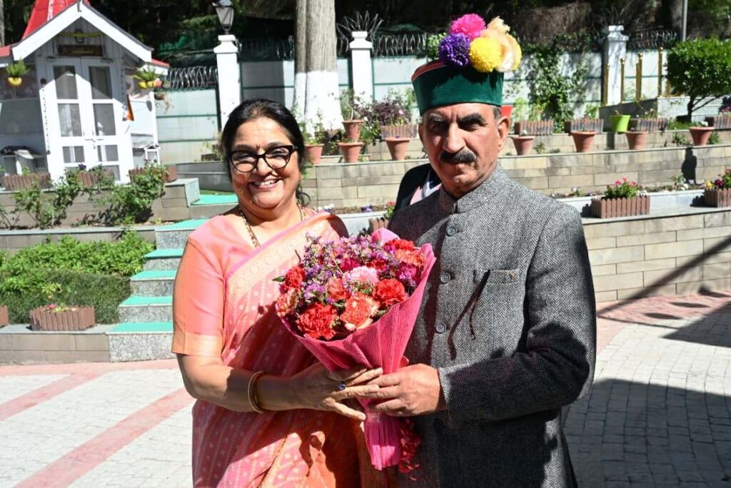 Rajni Patil calls on CM (1)