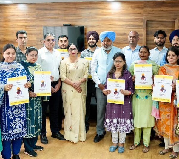 ਭਗਵੰਤ ਸਿੰਘ ਮਾਨ ਸਰਕਾਰ ਦੀ ‘ਰੋਜ਼ਗਾਰ ਕ੍ਰਾਂਤੀ’: ਵਿੱਤ ਮੰਤਰੀ ਹਰਪਾਲ ਸਿੰਘ ਚੀਮਾ ਨੇ 11 ਜੂਨੀਅਰ ਆਡੀਟਰਾਂ ਨੂੰ ਸੌਂਪੇ ਨਿਯੁਕਤੀ ਪੱਤਰ