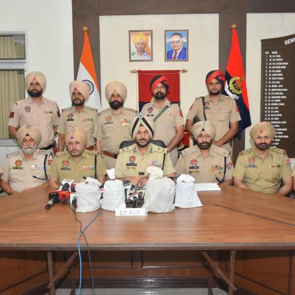 ਸਰਹੱਦ ਪਾਰੋਂ ਨਸ਼ੀਲੇ ਪਦਾਰਥਾਂ ਦੀ ਤਸਕਰੀ ਵਾਲੇ ਕਾਰਟੇਲਾਂ ਨਾਲ ਸਬੰਧਤ ਪੰਜ ਵਿਅਕਤੀ 7 ਕਿਲੋ ਹੈਰੋਇਨ ਸਮੇਤ ਅੰਮ੍ਰਿਤਸਰ ਤੋਂ ਗ੍ਰਿਫ਼ਤਾਰ