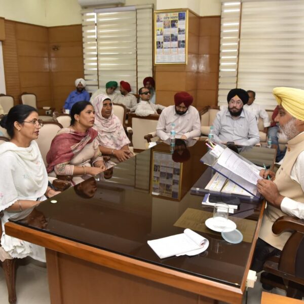 ਵਿੱਤ ਮੰਤਰੀ ਹਰਪਾਲ ਸਿੰਘ ਚੀਮਾ ਵੱਲੋਂ ਮੁਲਾਜ਼ਮ ਯੂਨੀਅਨਾਂ ਨਾਲ ਮੀਟਿੰਗਾਂ, ਜਾਇਜ਼ ਮੰਗਾਂ ‘ਤੇ ਜਲਦੀ ਕਾਰਵਾਈ ਦਾ ਦਿੱਤਾ ਭਰੋਸਾ