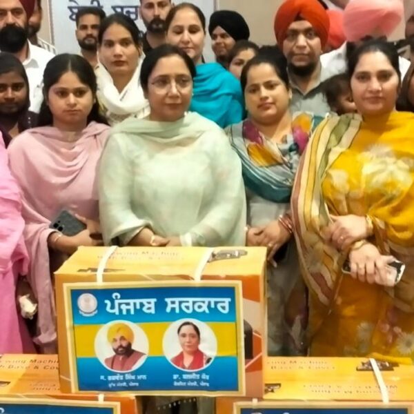 ਪੰਜਾਬ ਸਰਕਾਰ ਵੱਲੋਂ ਅਨੁਸੂਚਿਤ ਜਾਤੀਆਂ ਦੇ ਨੌਜਵਾਨਾਂ ਨੂੰ ਸਵੈ-ਰੁਜ਼ਗਾਰ ਵੱਲ ਪ੍ਰੇਰਿਤ ਕਰਨ ਲਈ 351 ਆਈ.ਟੀ.ਆਈ. ਸਿੱਖਿਆਰਥੀਆਂ ਨੂੰ ਟੂਲ ਕਿੱਟਾਂ ਵੰਡੀਆਂ : ਡਾ. ਬਲਜੀਤ ਕੌਰ